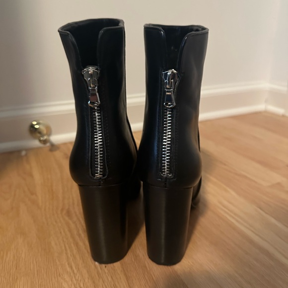 Aqua black ankle bootie size 10 barely worn with zip back - Picture 3 of 5